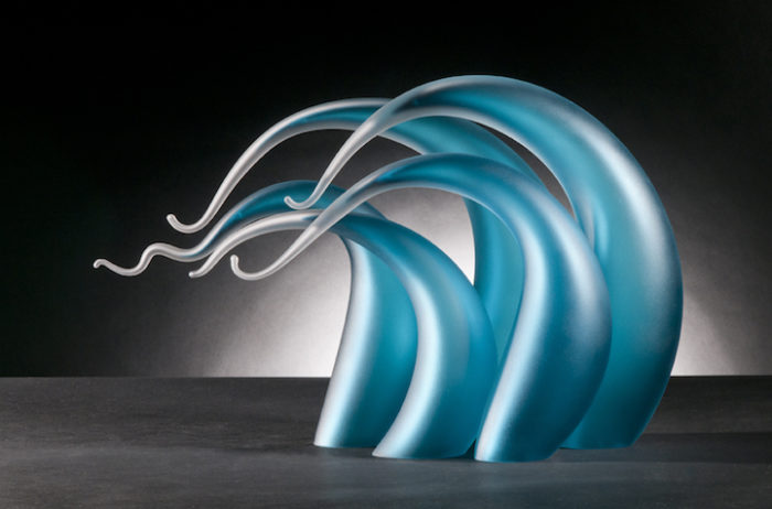 Acqua, fuoco e vento nelle dinamiche sculture in vetro di Rick Eggert