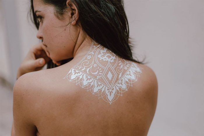 Vi piacciono le curve e i tatuaggi? Vi piacciono le curve e i tatuaggi?
