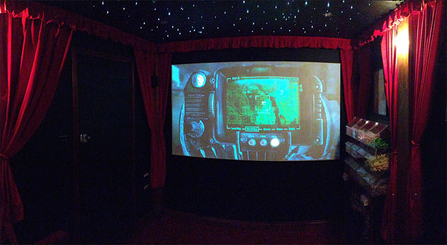 mini-cinema-casetta-legno-ashley-yeates-06