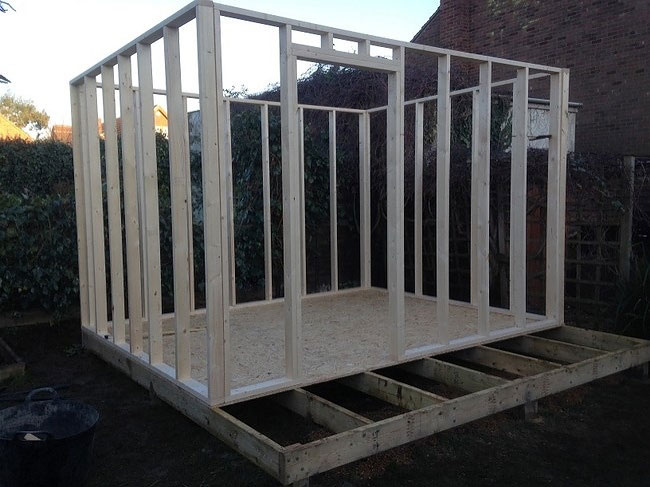 mini-cinema-casetta-legno-ashley-yeates-08