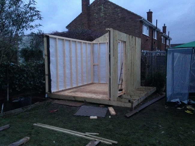 mini-cinema-casetta-legno-ashley-yeates-09