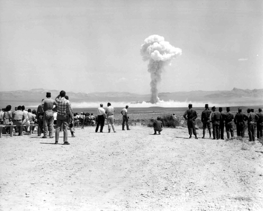 foto-1950-las-vegas-turismo-nucleare-bomba-atomica-06