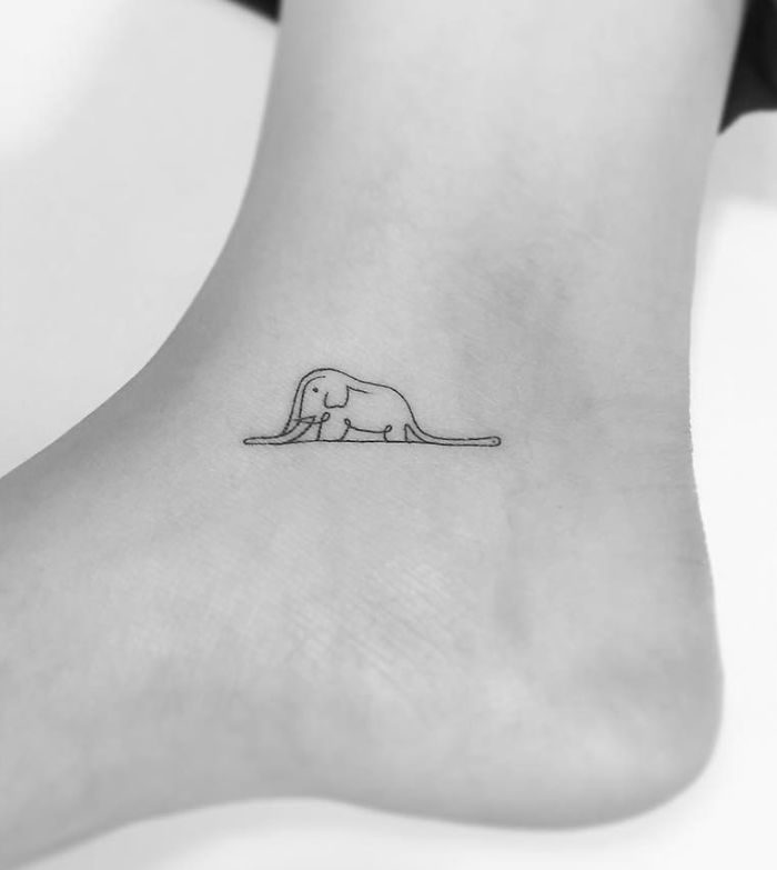 Linee semplici e delicate, nei tatuaggi minimali di Playground Tattoo
