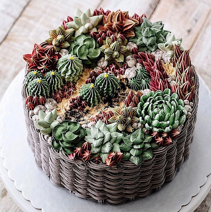 Maxi Torta con Cactus in porcellana su piedistallo