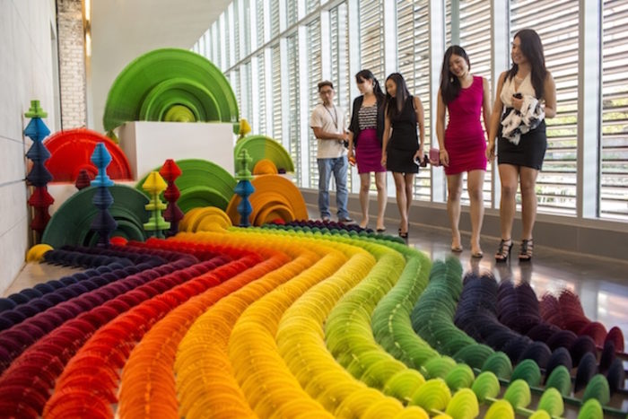 installazioni-arte-policromatismo-arcobaleno-08