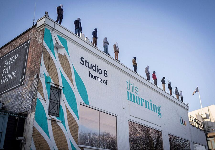 Installazione d'arte contro il suicidio, ITV Londra, Mark Jenkins