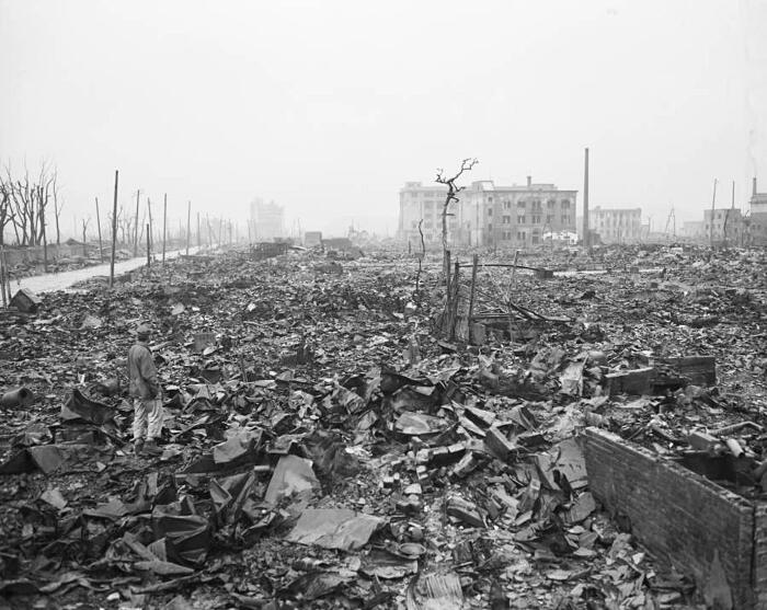 Effetti Della Bomba Atomica Sull'uomo E L'ambiente 33 foto mostrano gli effetti devastanti della bomba atomica su Hiroshima