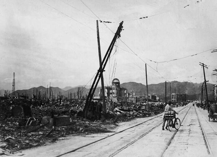 Effetti Della Bomba Atomica Sull'uomo E L'ambiente 33 foto mostrano gli effetti devastanti della bomba atomica su Hiroshima