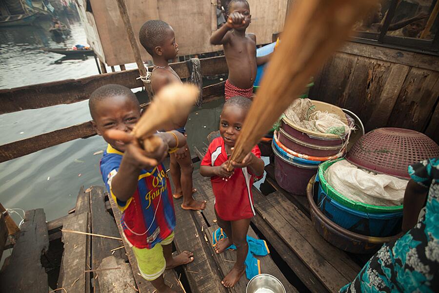 Giocattolo preferito da bambini di tutto il mondo con redditi diversi Giocattolo preferito da bambini di tutto il mondo con redditi diversi