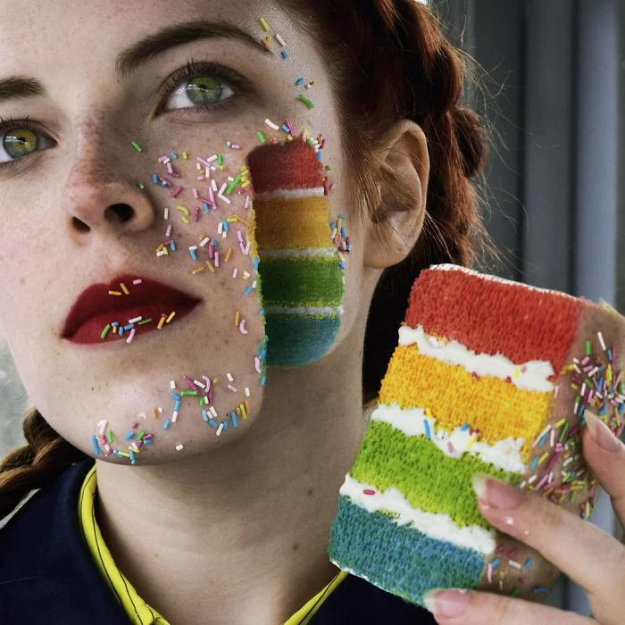 Sogno e realtà si incontrano negli autoritratti surreali di un'artista 19enne Sogno e realtà si incontrano negli autoritratti surreali di un'artista 19enne