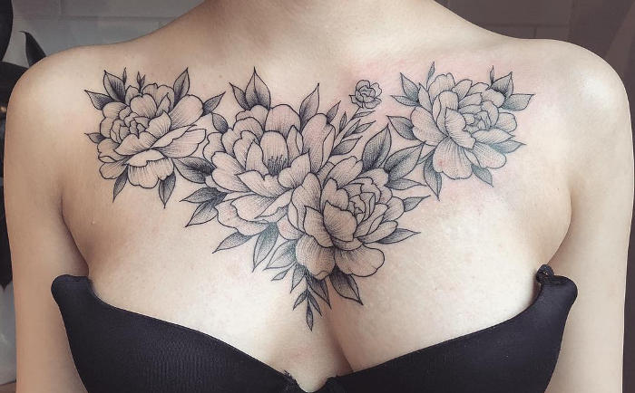 Tatuaggi monocromatici catturano la bellezza delicata dei fiori Tatuaggi monocromatici catturano la bellezza delicata dei fiori