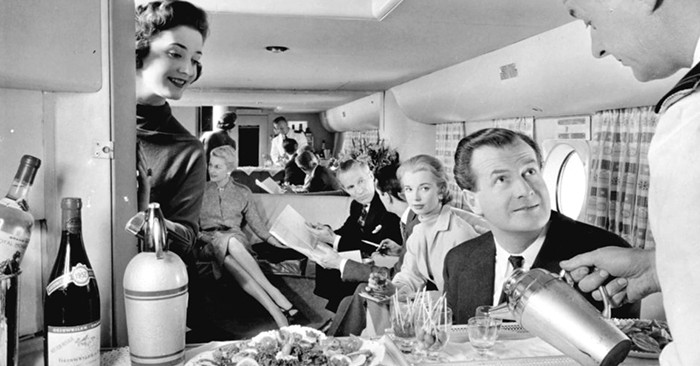23 foto d'epoca mostrano quanto fosse diverso viaggiare in aereo tra gli anni '40 e '70 23 foto d'epoca mostrano quanto fosse diverso viaggiare in aereo tra gli anni '40 e '70