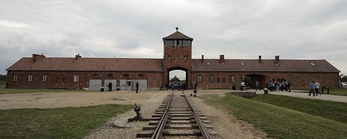 La storia delle gemelle sopravvissute agli esperimenti del Dr. Mengele ...