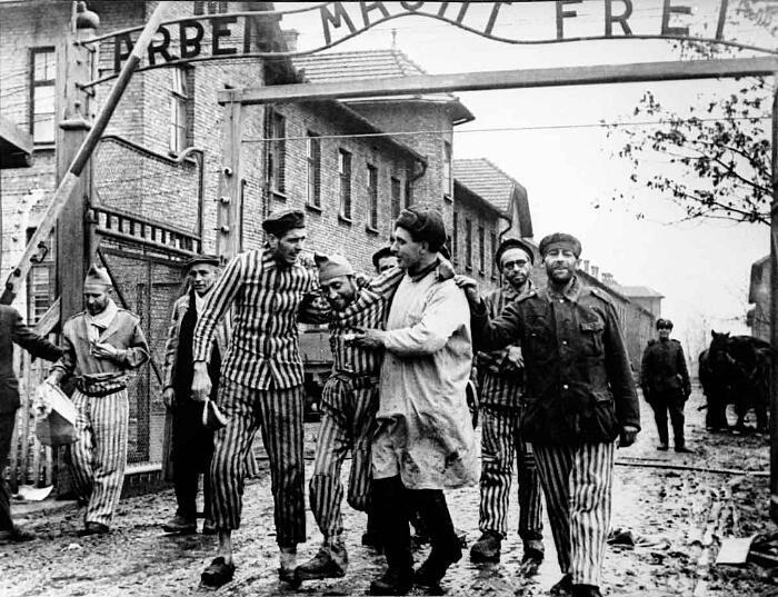 La storia delle gemelle sopravvissute agli esperimenti del Dr. Mengele ...