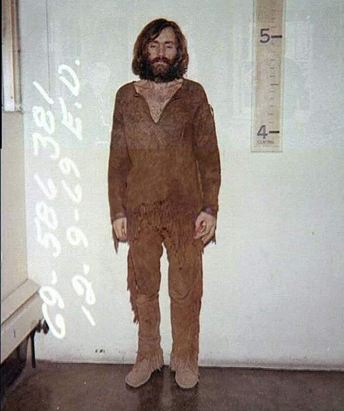 Charles Manson 22 fatti raccontano la storia scioccante dell'uomo che si celava dietro il mostro