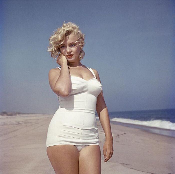 Foto di Marilyn Monroe in spiaggia di Sam Shaw 1957