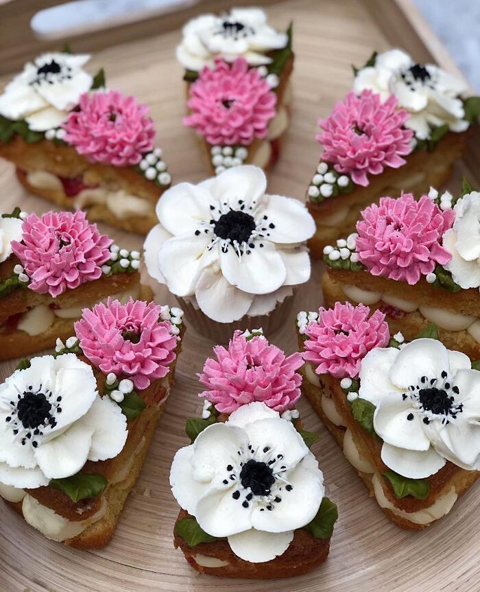 Decorazioni floreali per torte e cupcake che sono un inno alla