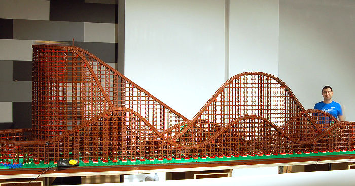Artista ricrea La grande onda di Kanagawa con 50.000 mattoncini LEGO