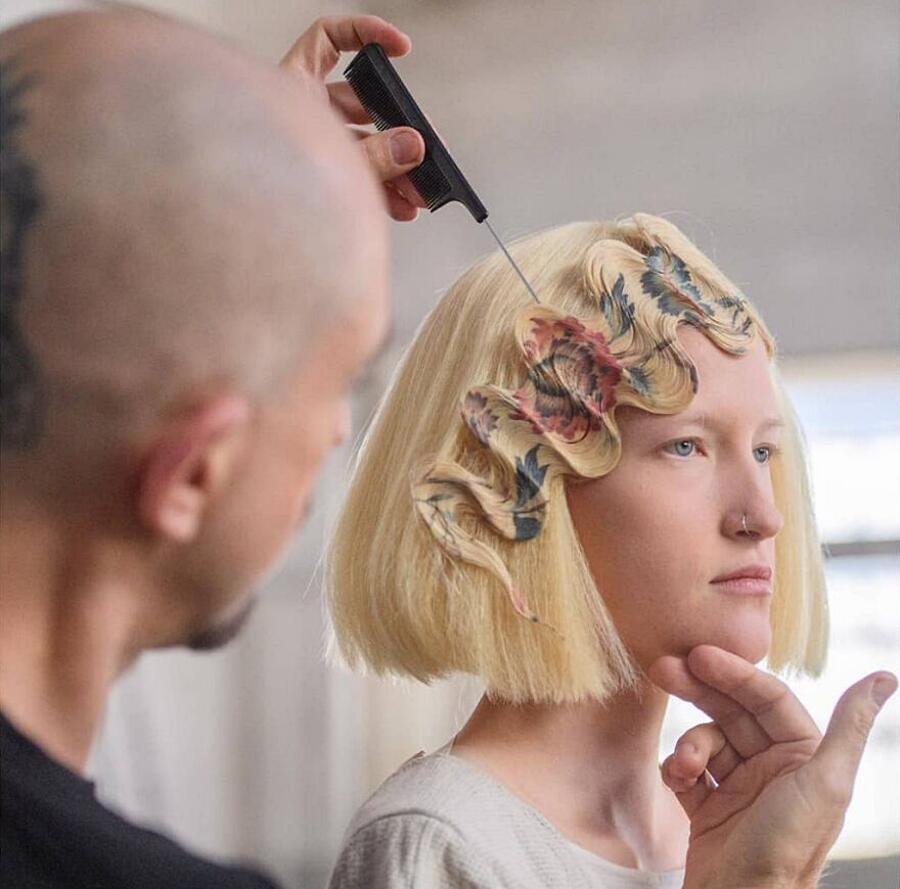 Impresión fotográfica en el cabello de Alex Ferrer