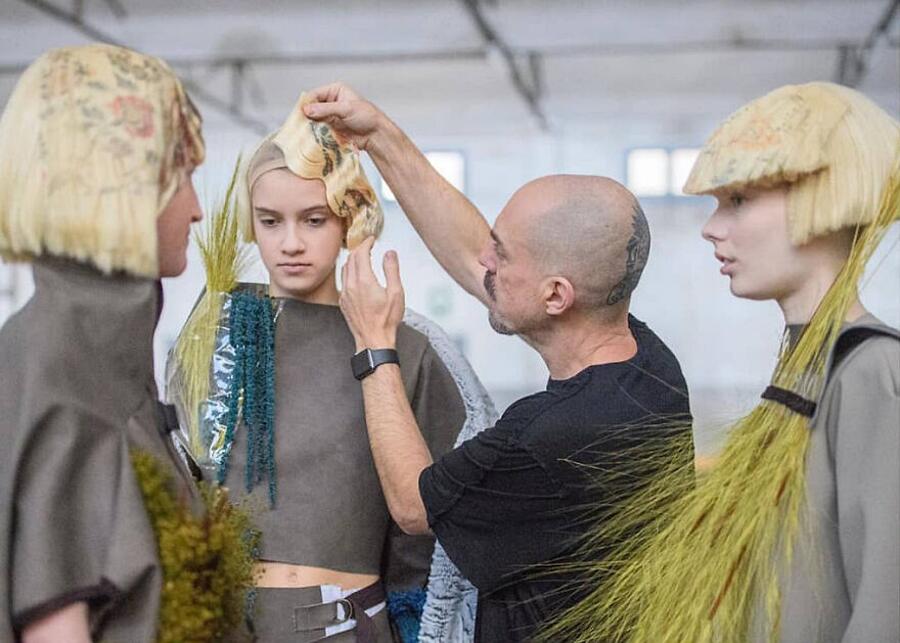 Impresión fotográfica en el cabello de Alex Ferrer