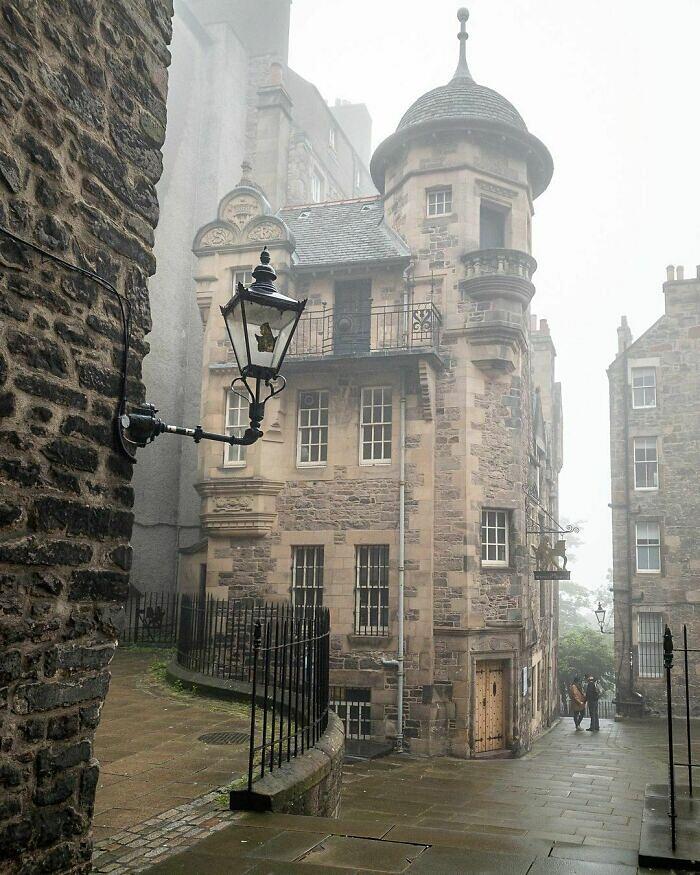 Writer's Museum nella nebbia, Edimburgo Writer's Museum nella nebbia, Edimburgo