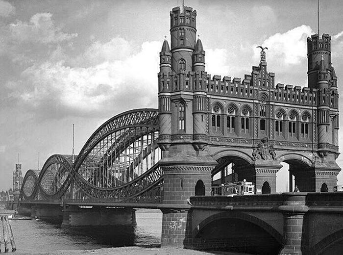 Il ponte Neue Elbbrücke originale del 1887-1959 ad Amburgo Il ponte Neue Elbbrücke originale del 1887-1959 ad Amburgo